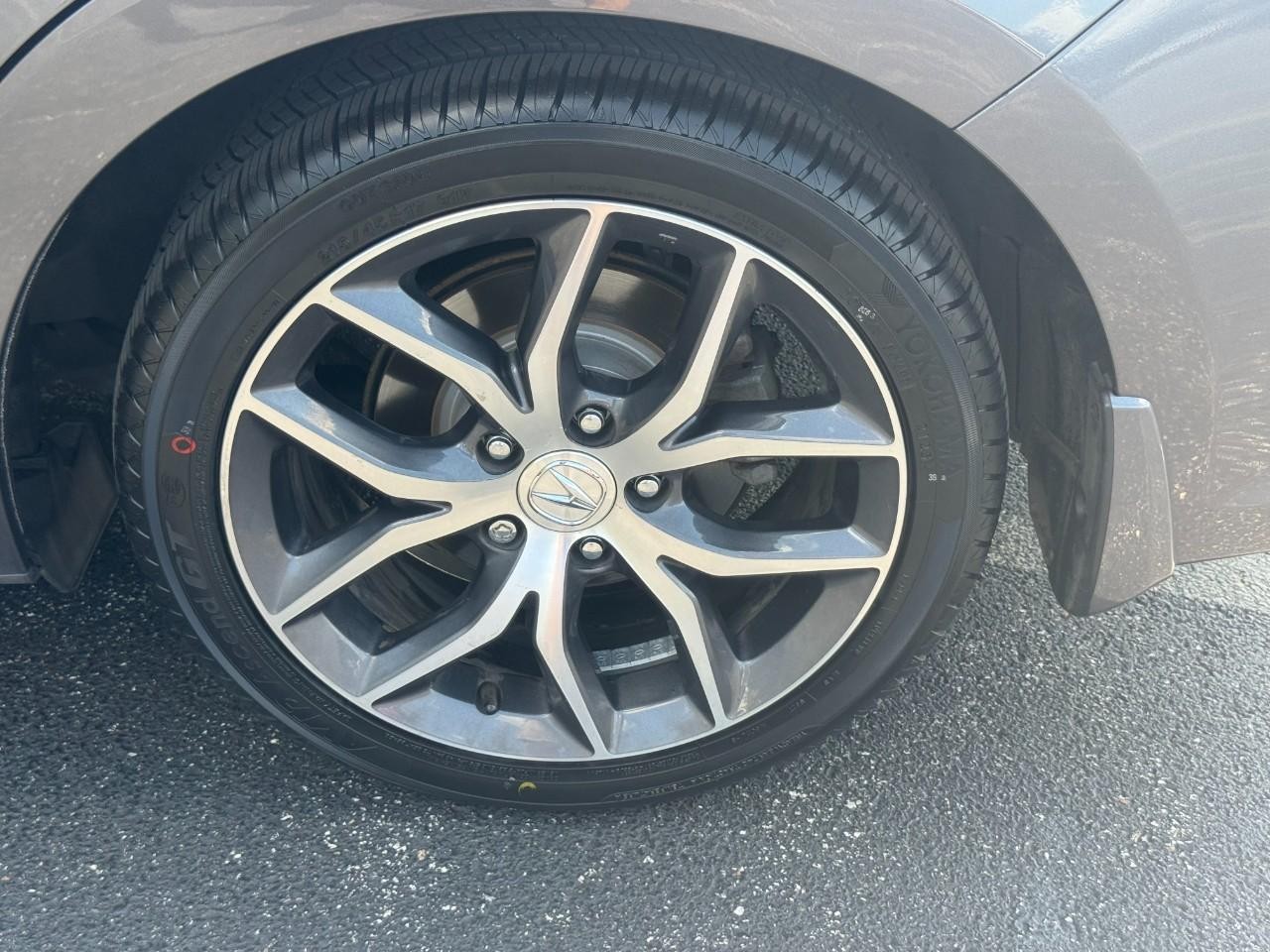 Acura ILX Vehicle Full-screen Gallery Image 09