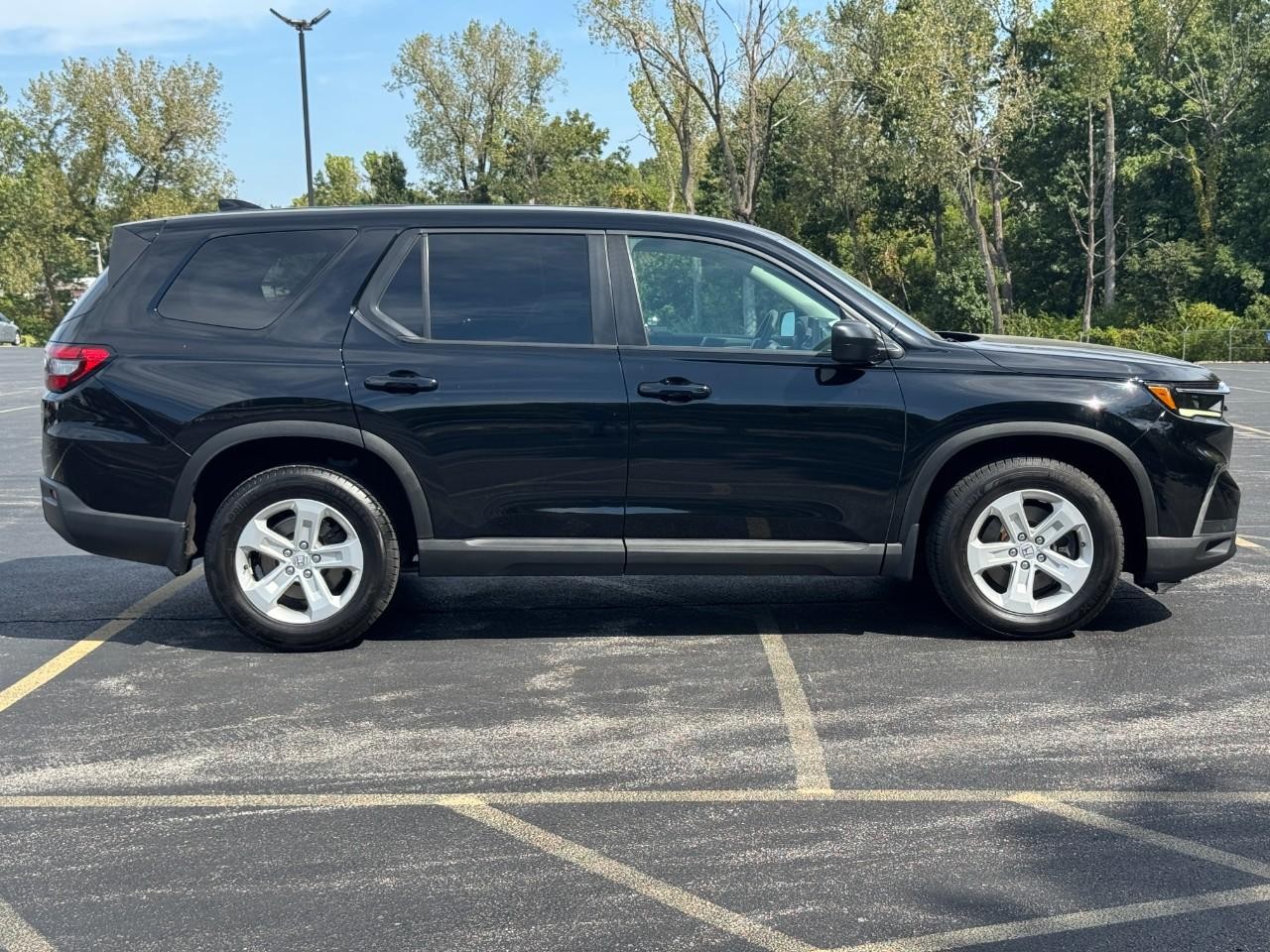 Honda Pilot Vehicle Full-screen Gallery Image 03