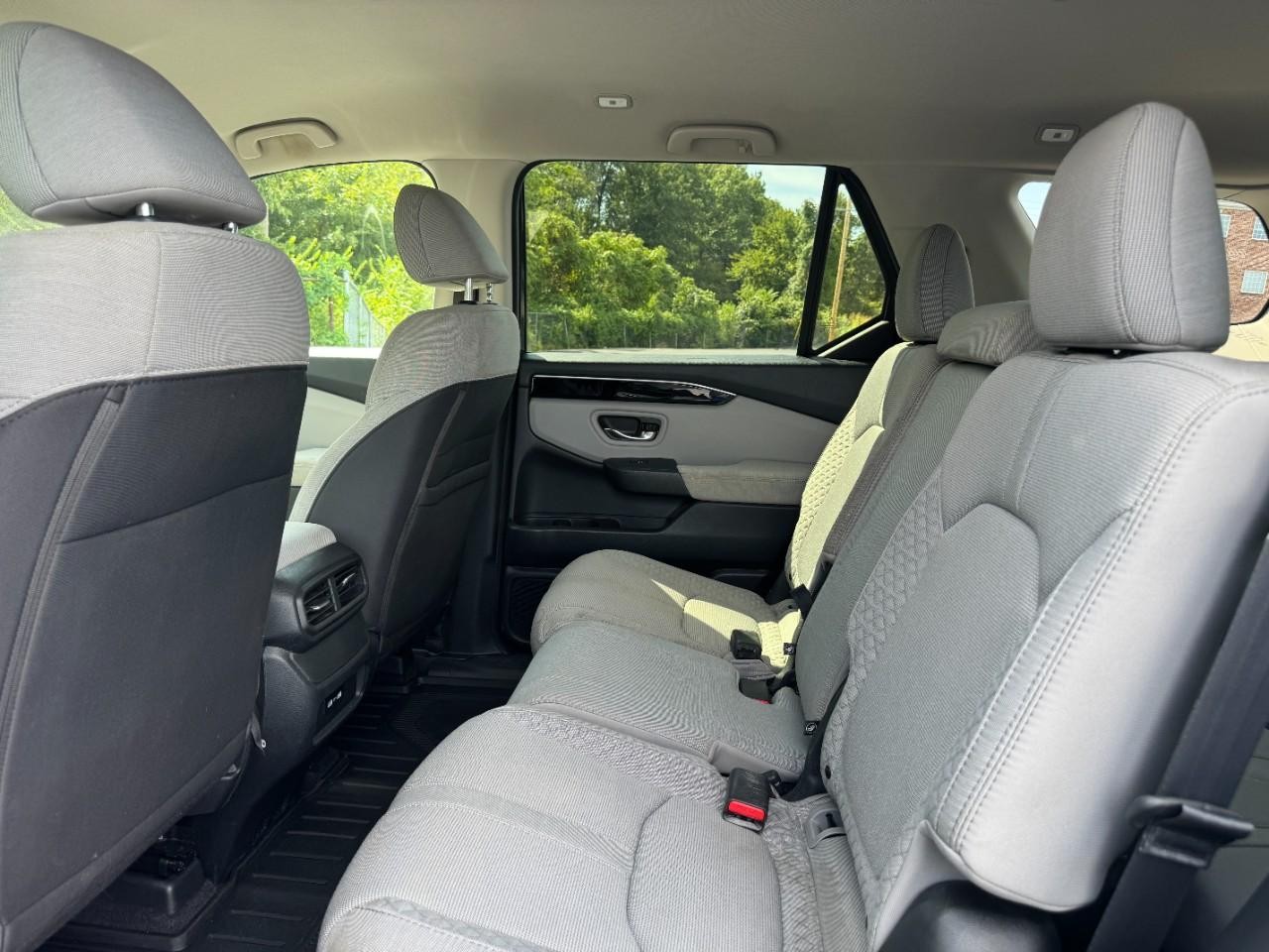 Honda Pilot Vehicle Full-screen Gallery Image 11