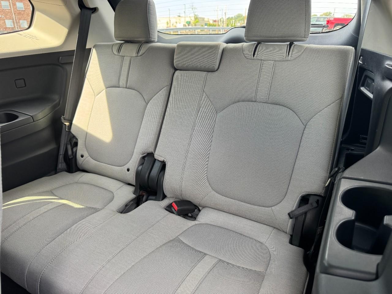Honda Pilot Vehicle Full-screen Gallery Image 12