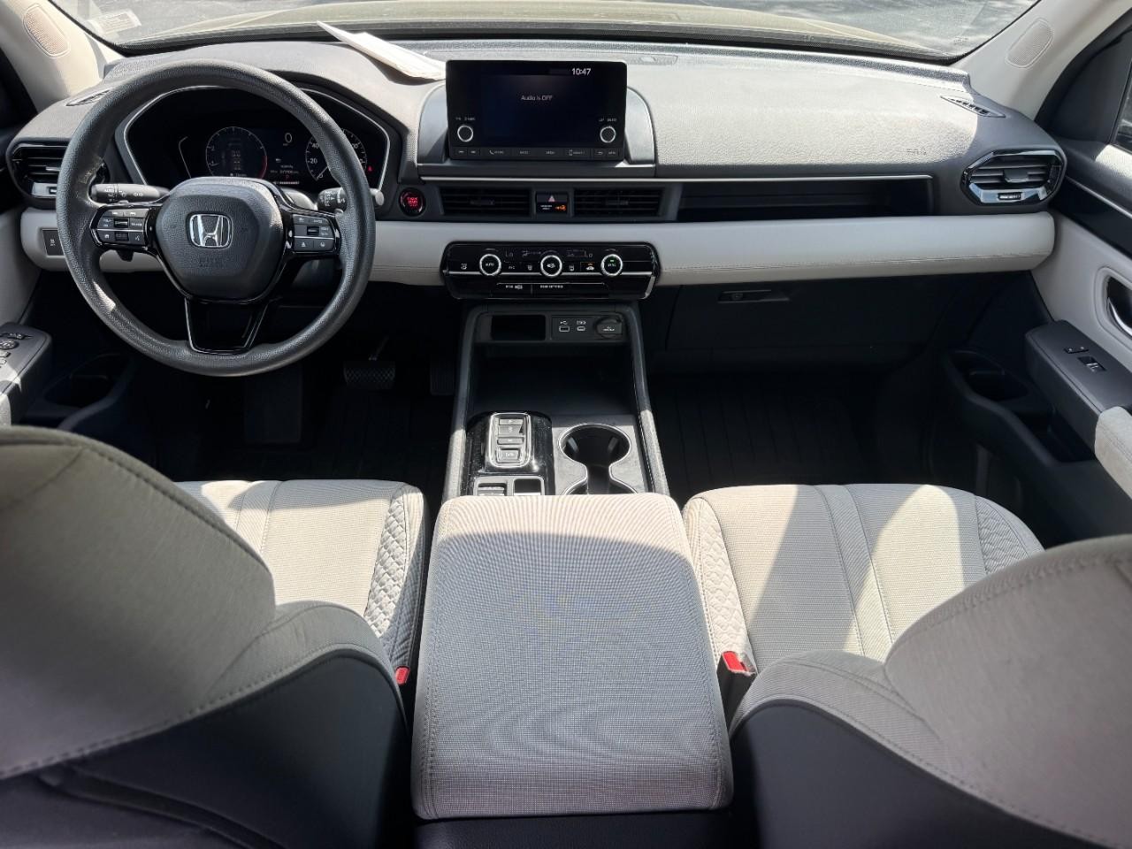 Honda Pilot Vehicle Full-screen Gallery Image 13