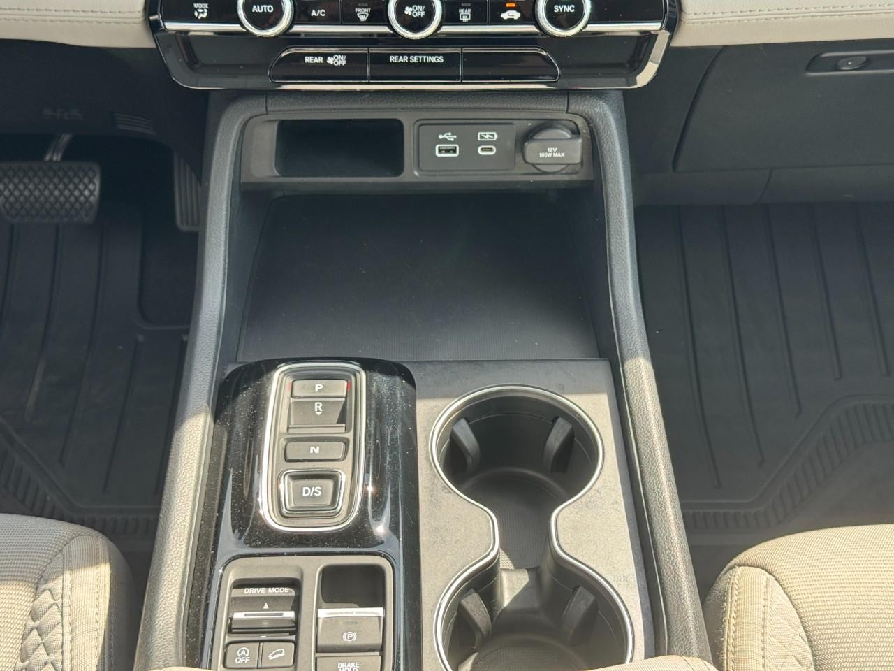 Honda Pilot Vehicle Full-screen Gallery Image 16