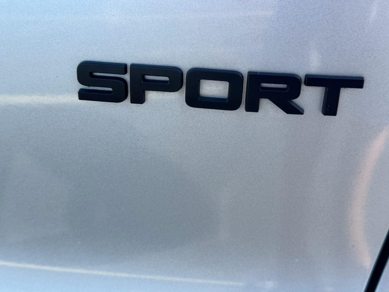 Honda CR-V Hybrid Vehicle Full-screen Gallery Image 05