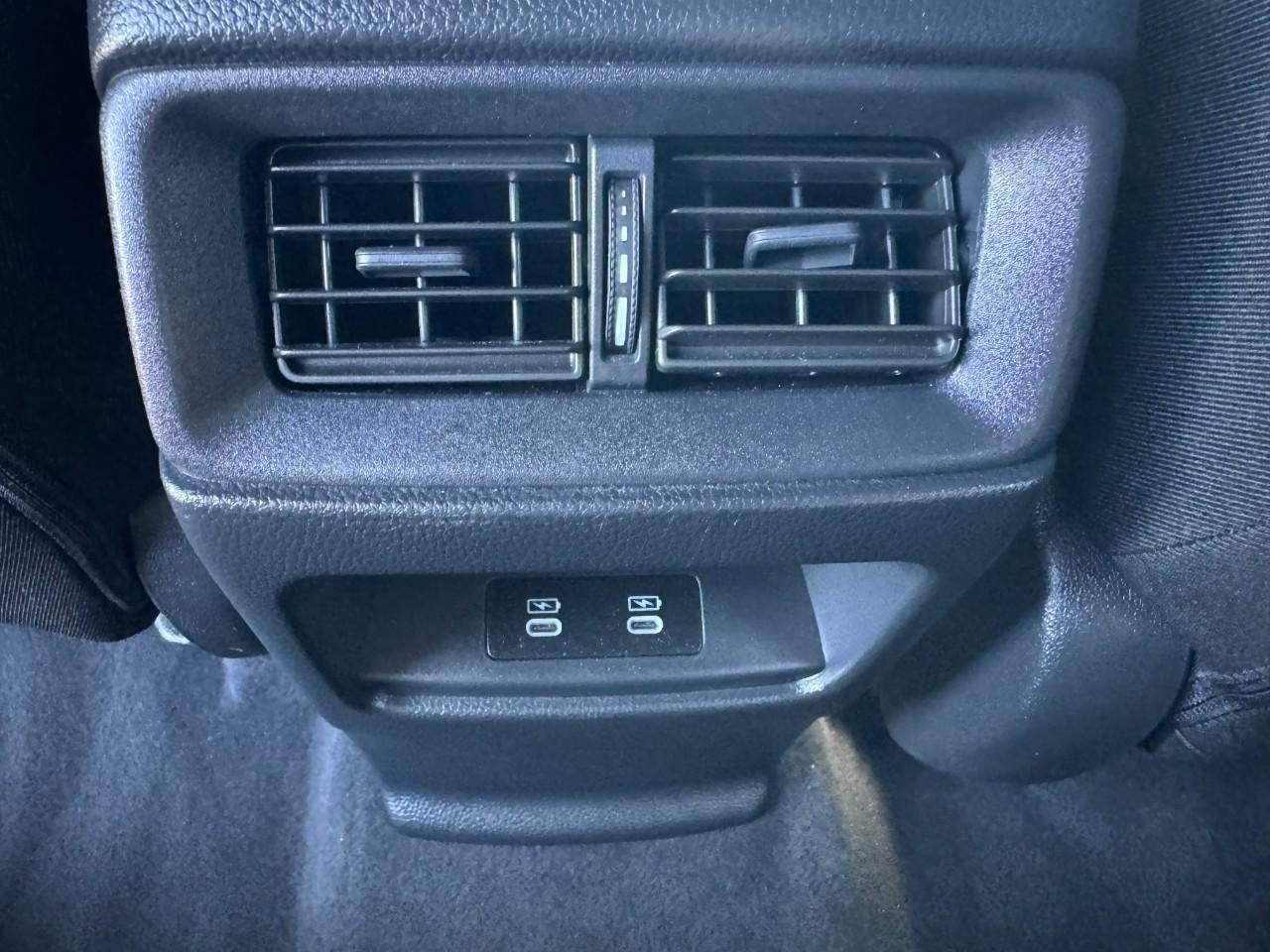 Honda CR-V Hybrid Vehicle Full-screen Gallery Image 13