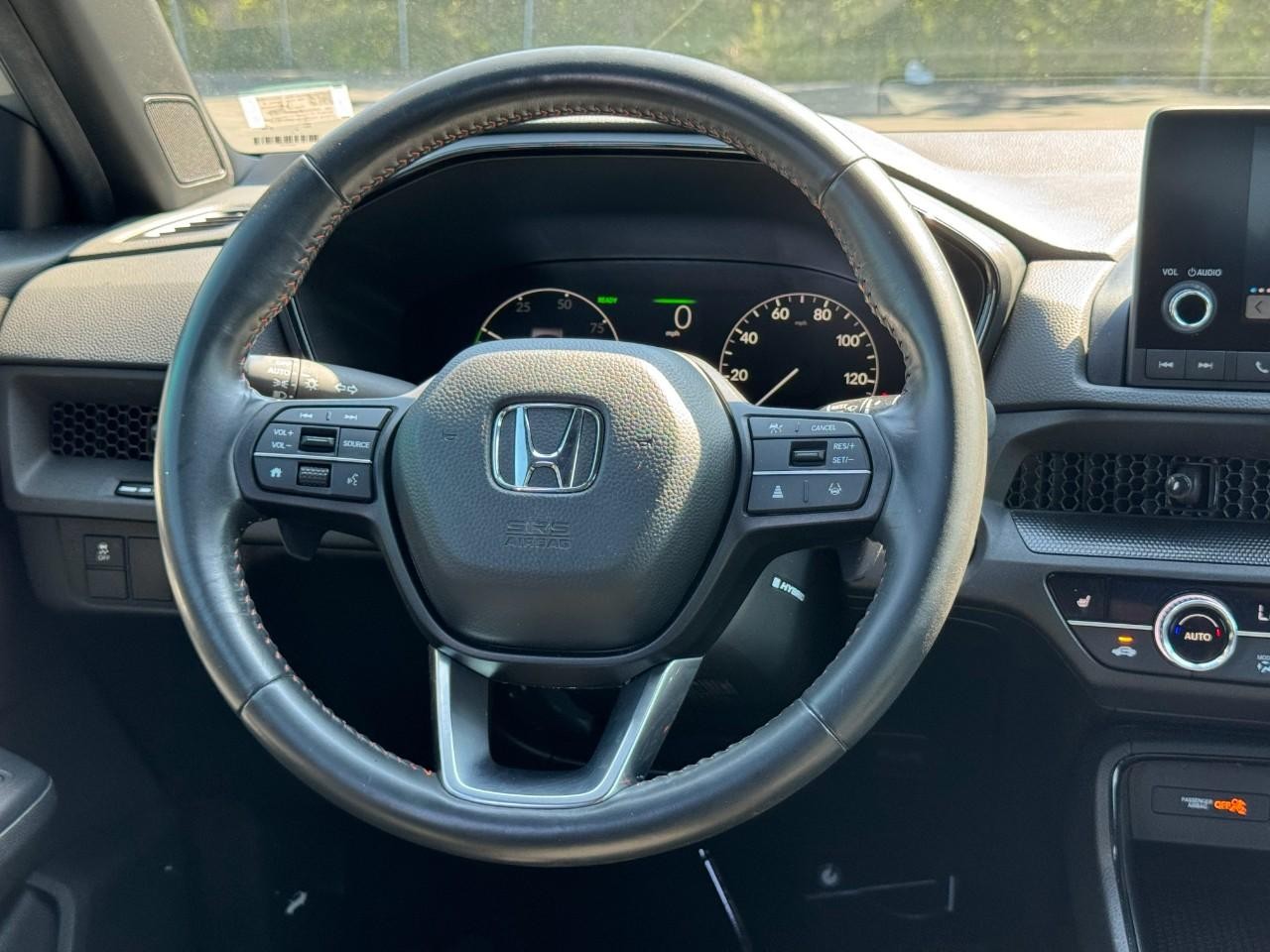 Honda CR-V Hybrid Vehicle Full-screen Gallery Image 15