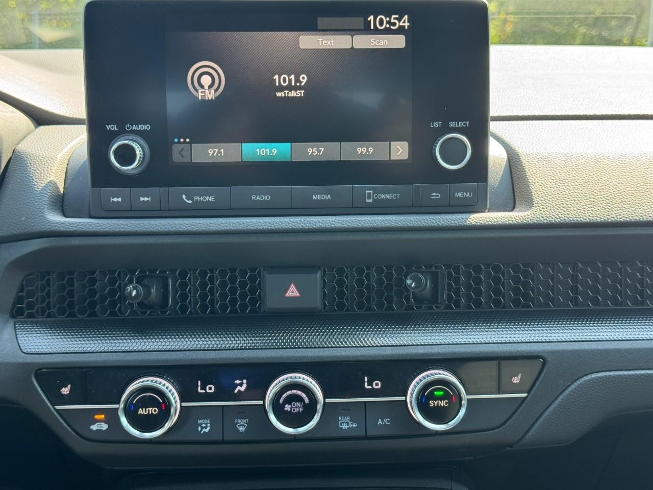 Honda CR-V Hybrid Vehicle Full-screen Gallery Image 16