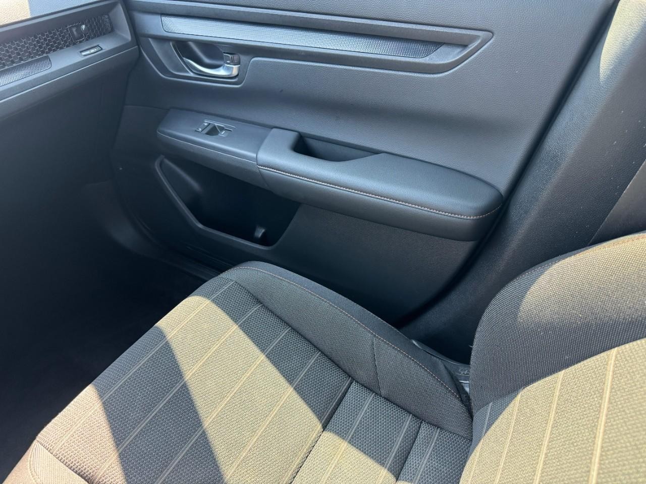 Honda CR-V Hybrid Vehicle Full-screen Gallery Image 18