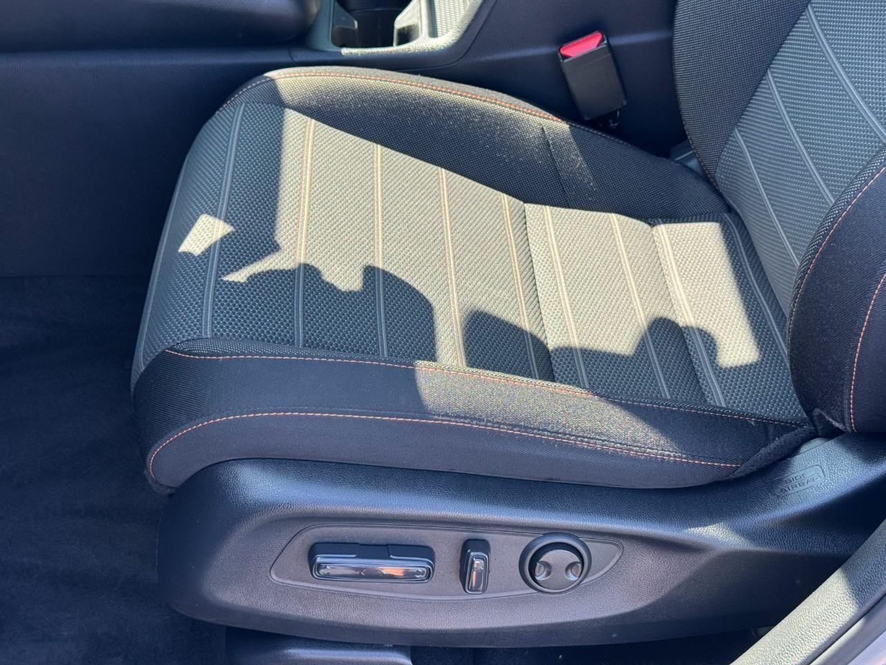 Honda CR-V Hybrid Vehicle Full-screen Gallery Image 19