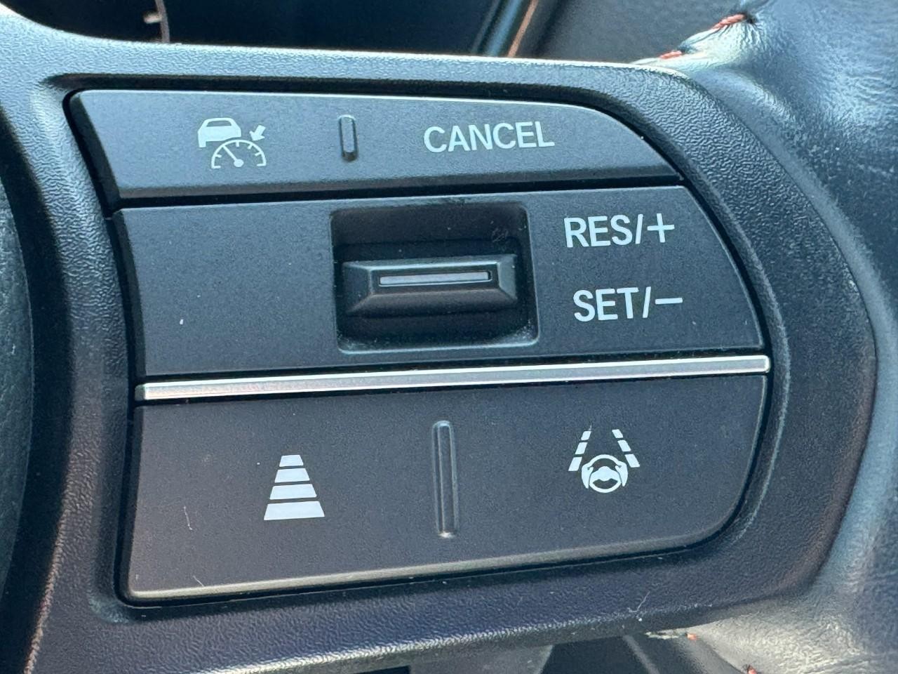 Honda CR-V Hybrid Vehicle Full-screen Gallery Image 22