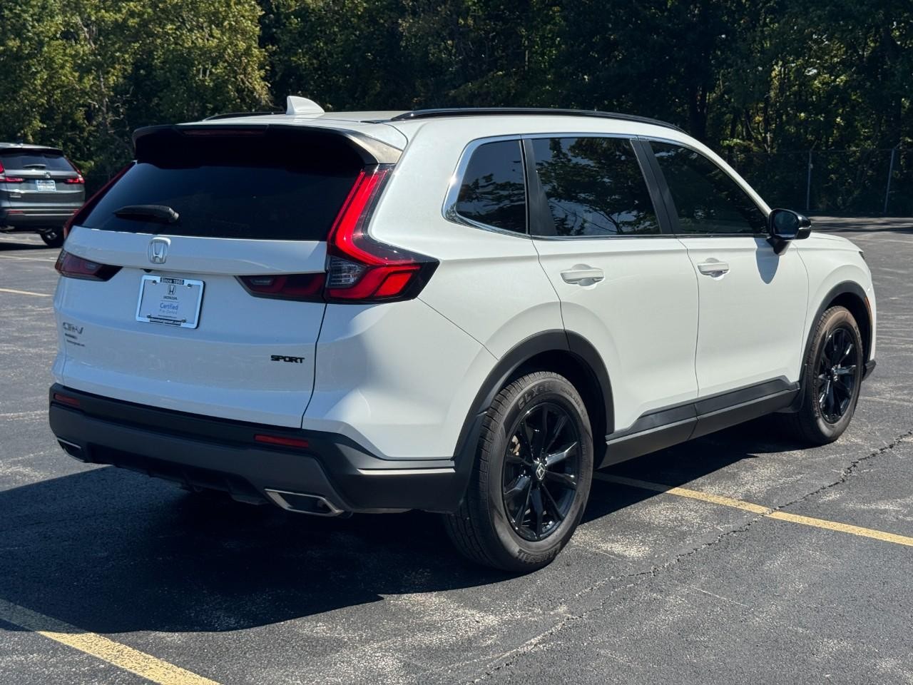 Honda CR-V Hybrid Vehicle Full-screen Gallery Image 04