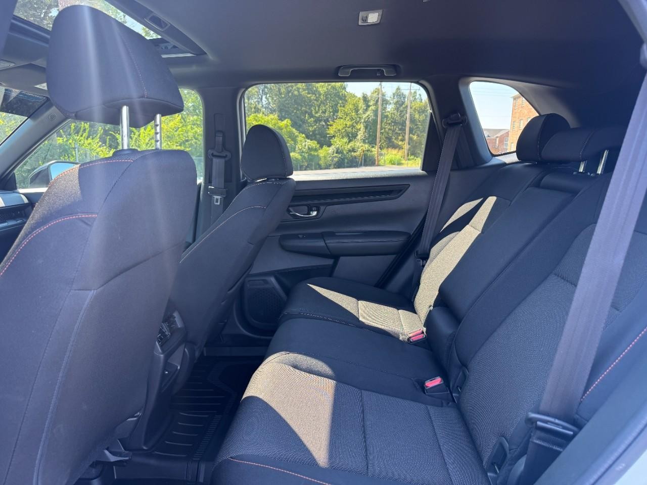 Honda CR-V Hybrid Vehicle Full-screen Gallery Image 12