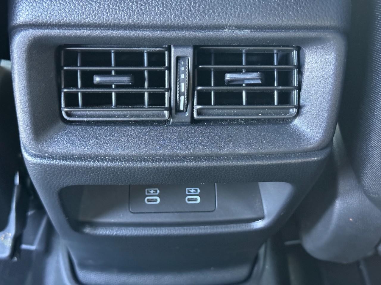 Honda CR-V Hybrid Vehicle Full-screen Gallery Image 13