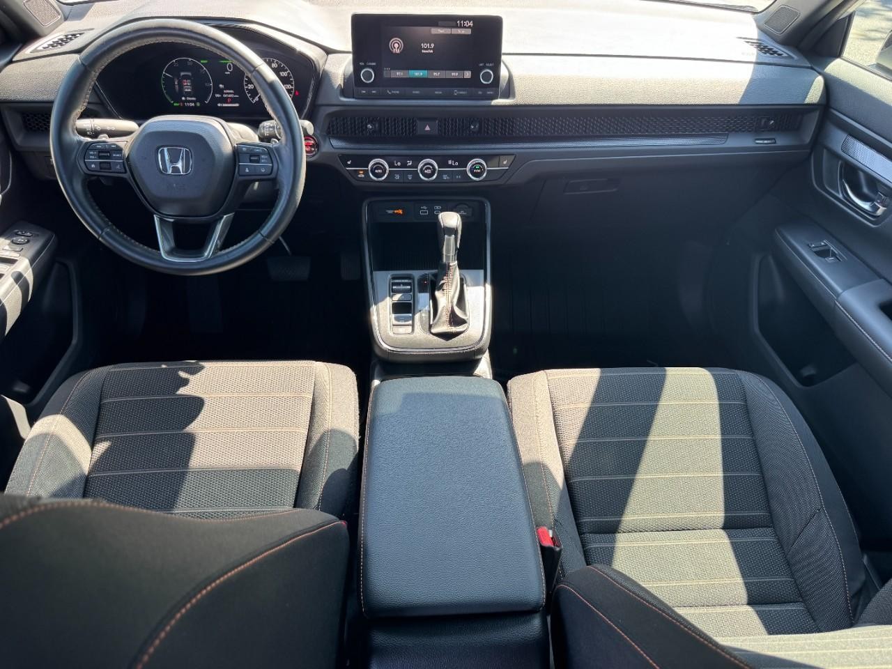 Honda CR-V Hybrid Vehicle Full-screen Gallery Image 14