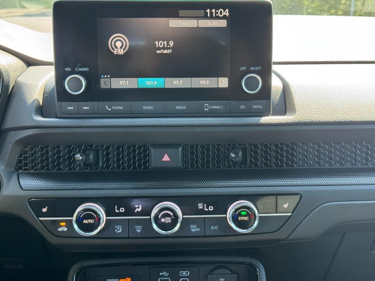 Honda CR-V Hybrid Vehicle Full-screen Gallery Image 16