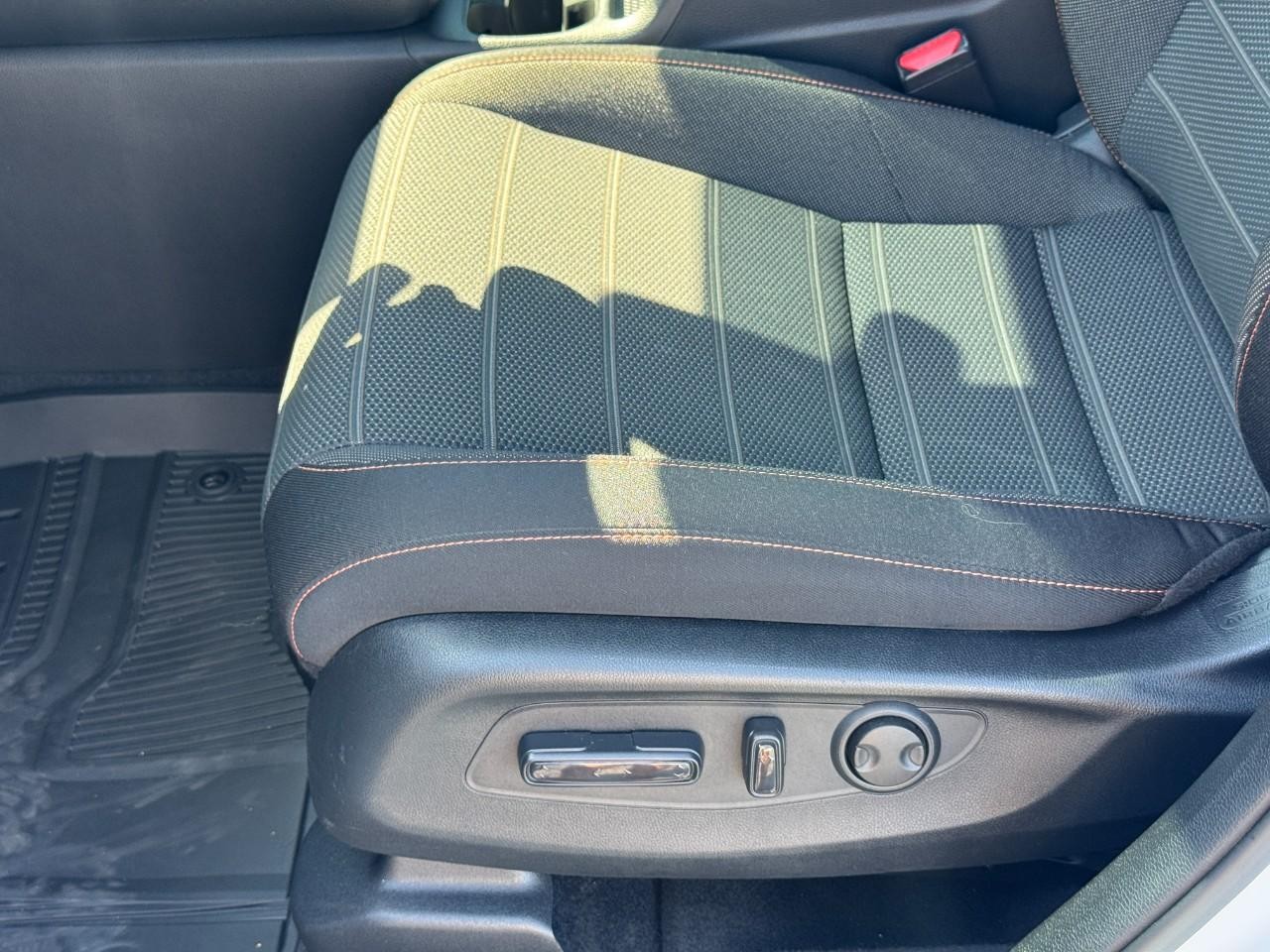 Honda CR-V Hybrid Vehicle Full-screen Gallery Image 19