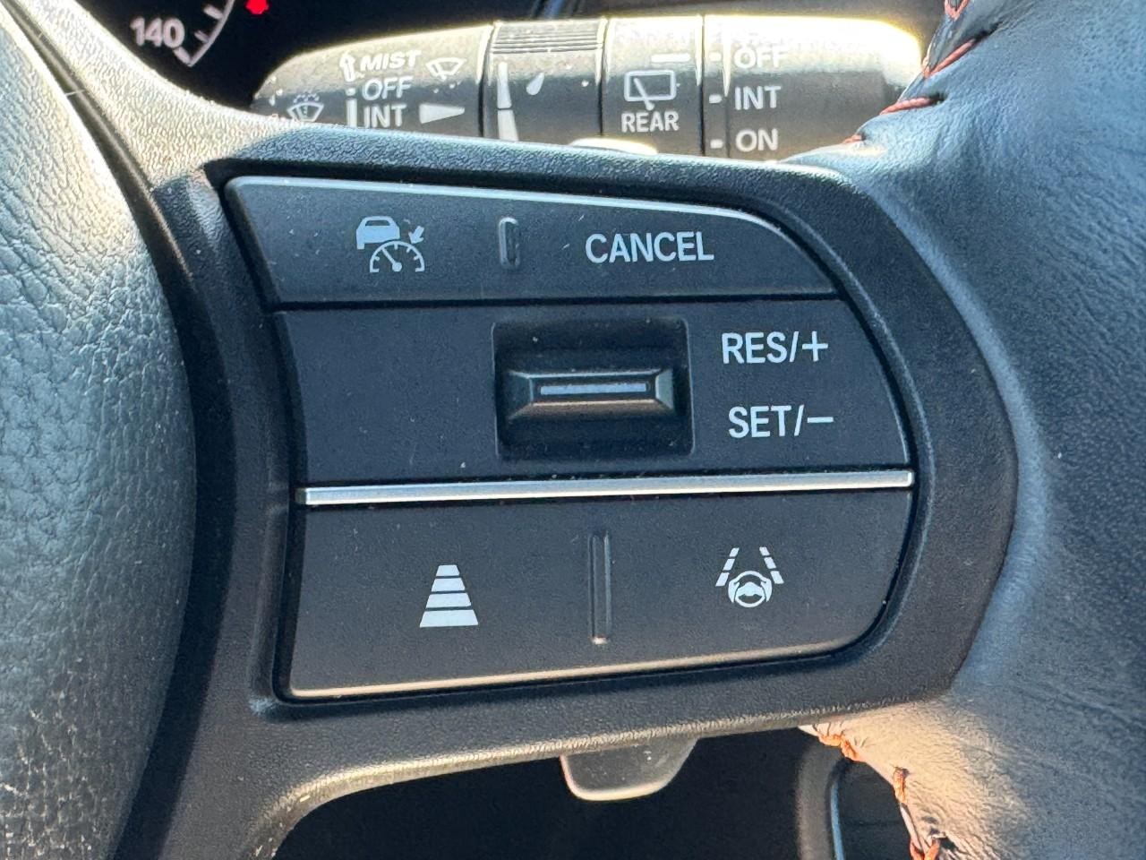 Honda CR-V Hybrid Vehicle Full-screen Gallery Image 22