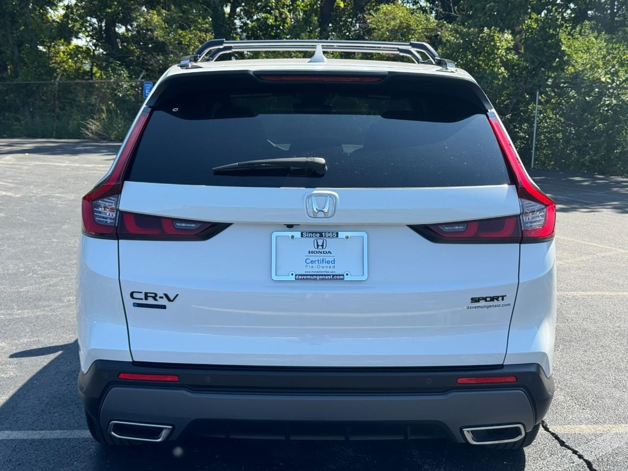 Honda CR-V Hybrid Vehicle Full-screen Gallery Image 07
