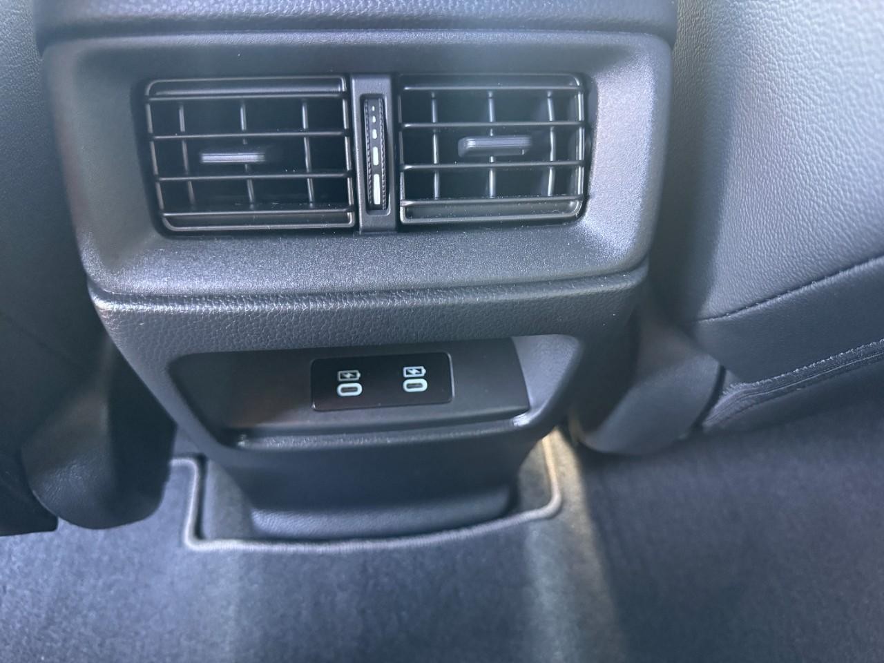 Honda CR-V Hybrid Vehicle Full-screen Gallery Image 13