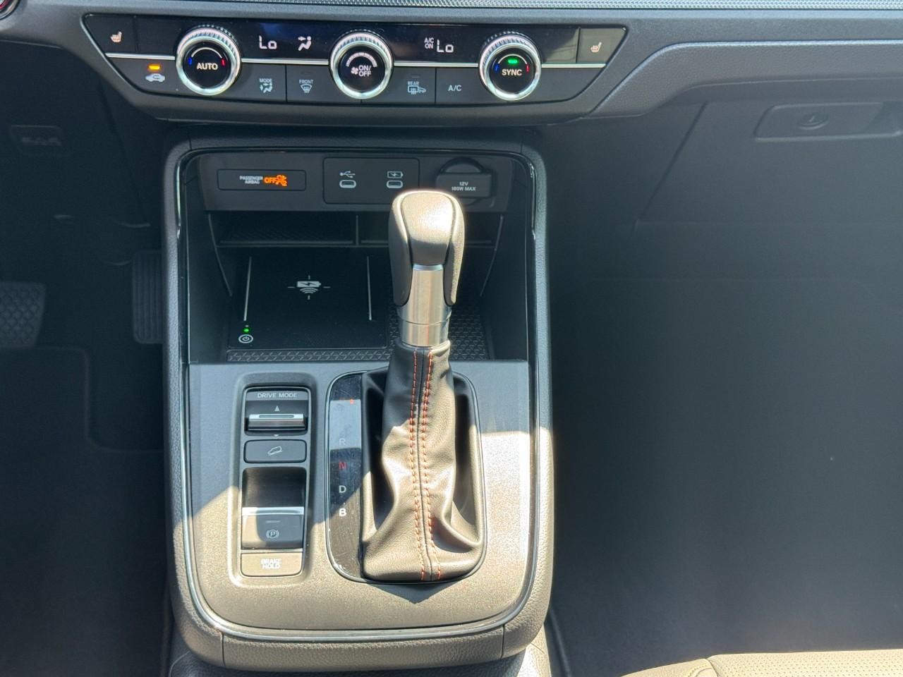 Honda CR-V Hybrid Vehicle Full-screen Gallery Image 17