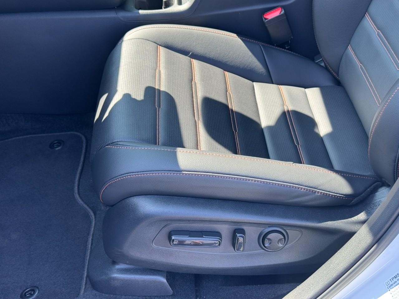 Honda CR-V Hybrid Vehicle Full-screen Gallery Image 19