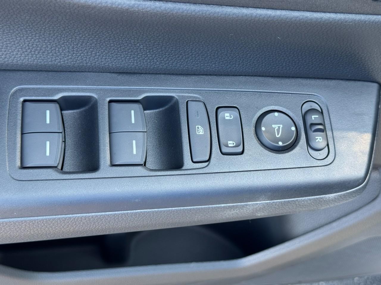 Honda CR-V Hybrid Vehicle Full-screen Gallery Image 20