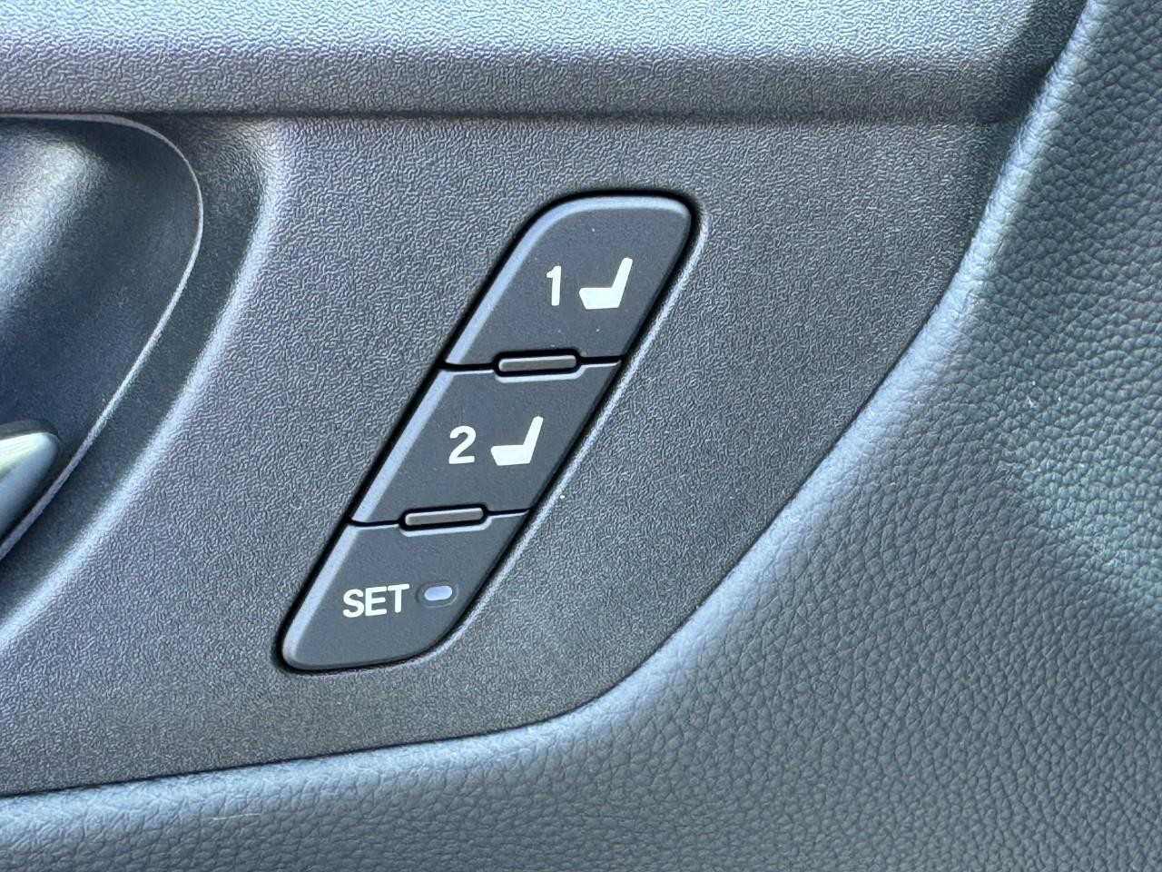Honda CR-V Hybrid Vehicle Full-screen Gallery Image 21