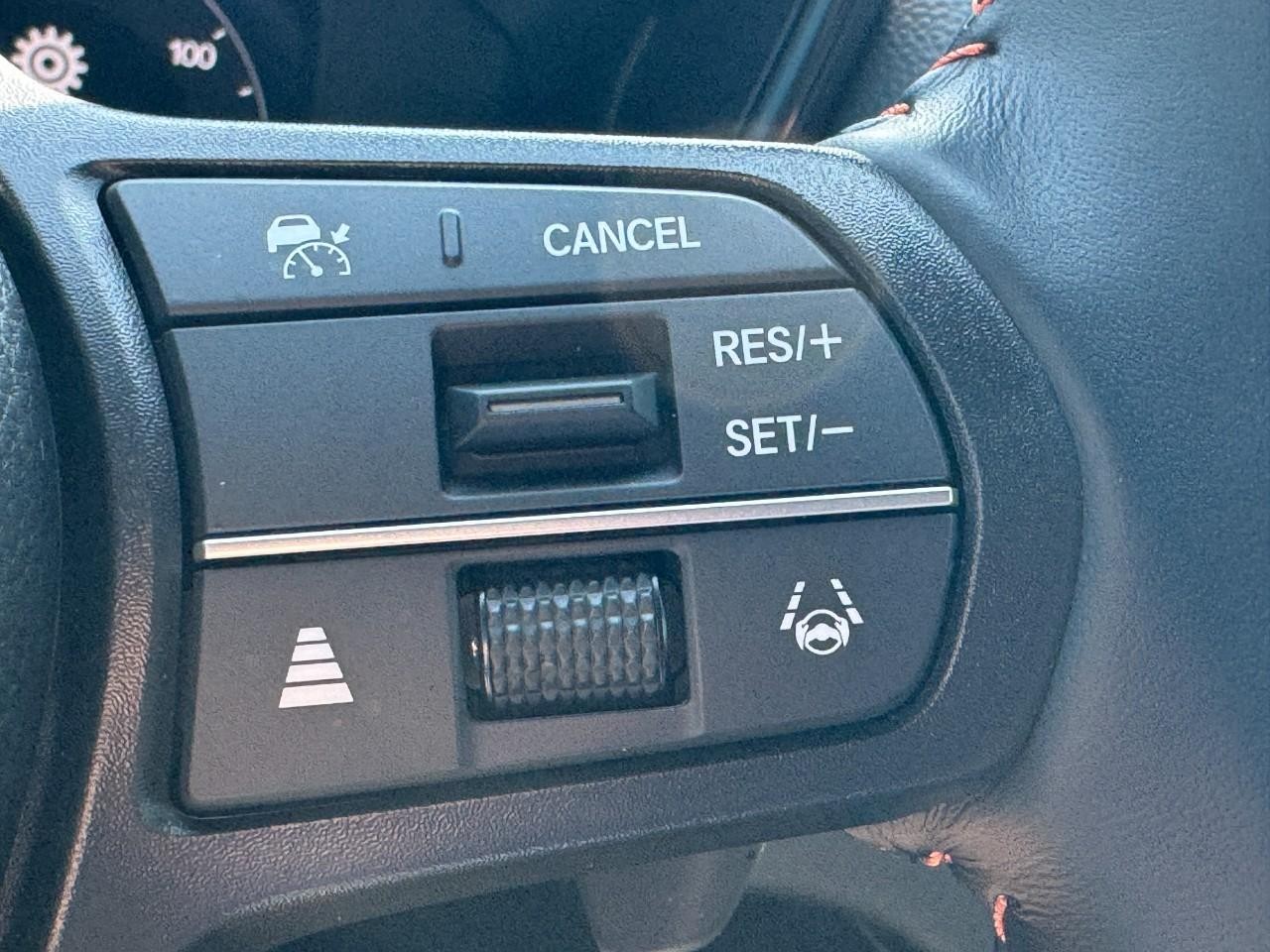 Honda CR-V Hybrid Vehicle Full-screen Gallery Image 23