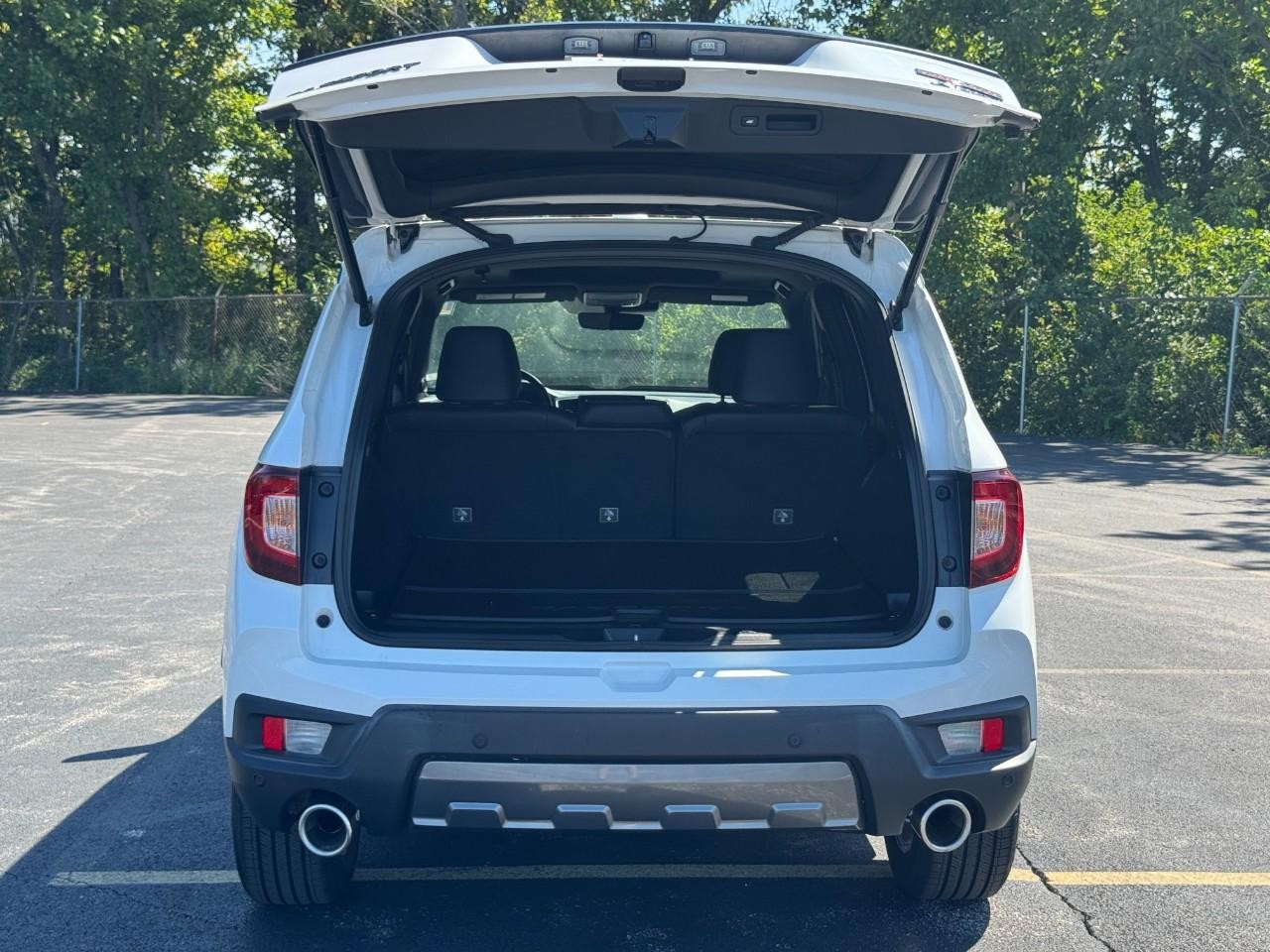 Honda Passport Vehicle Full-screen Gallery Image 06