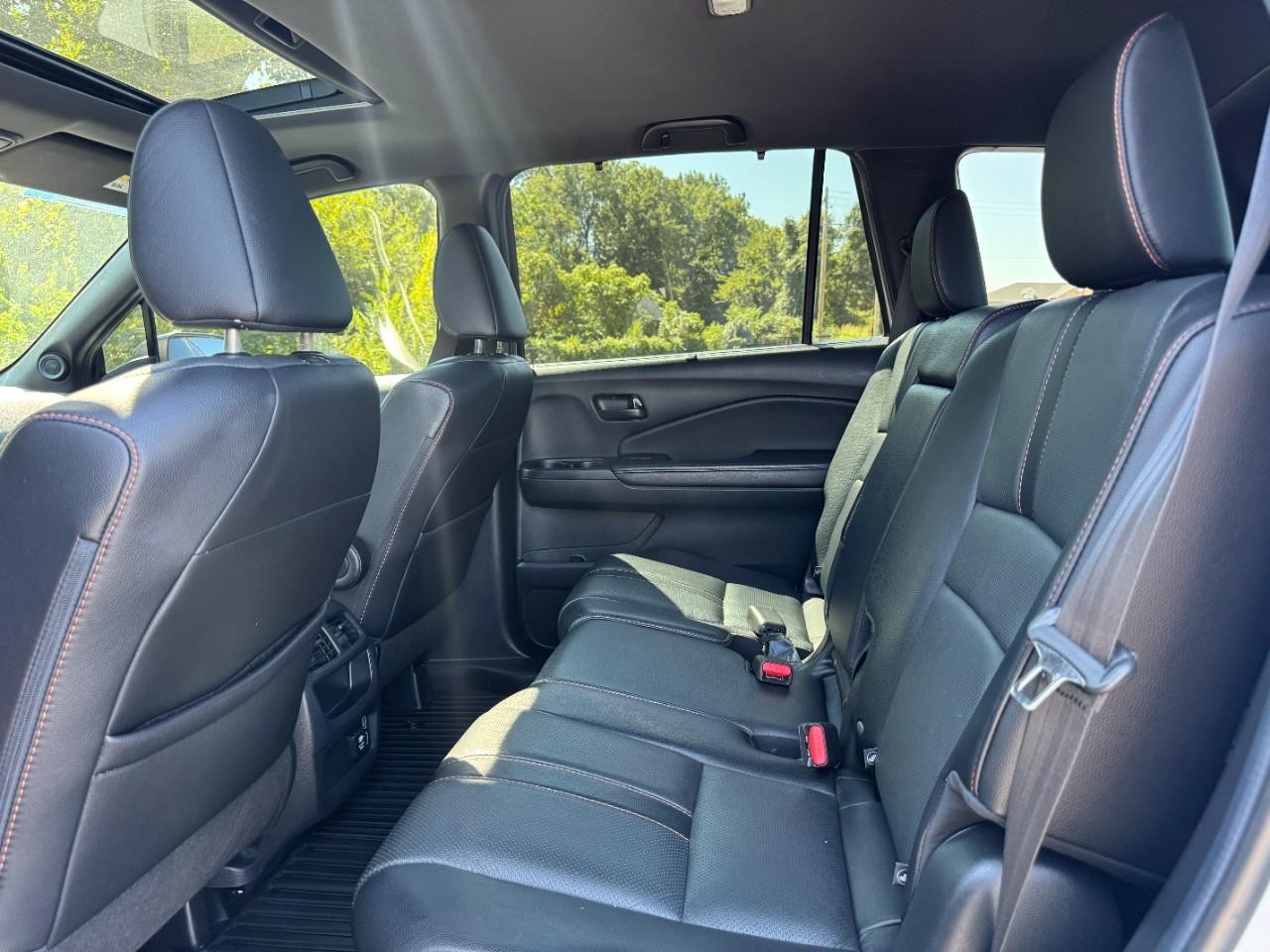 Honda Passport Vehicle Full-screen Gallery Image 12