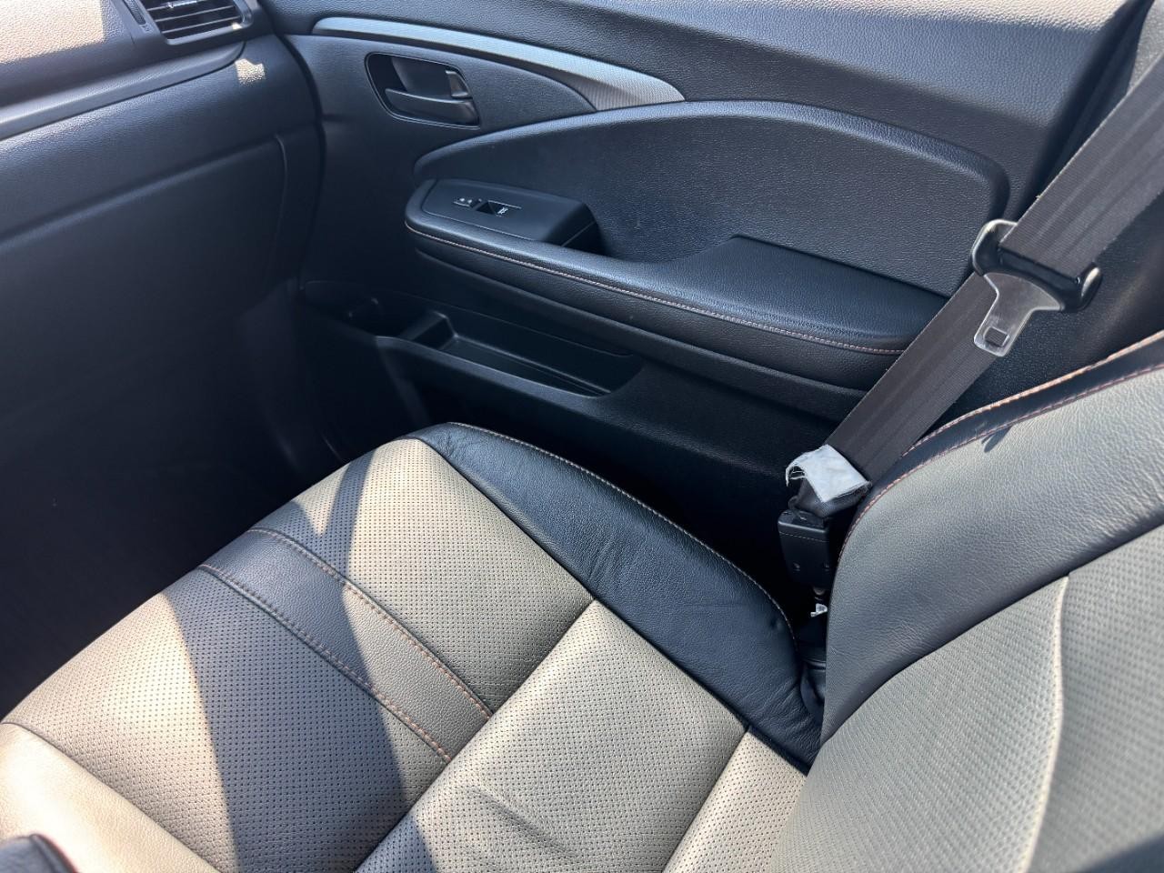 Honda Passport Vehicle Full-screen Gallery Image 18