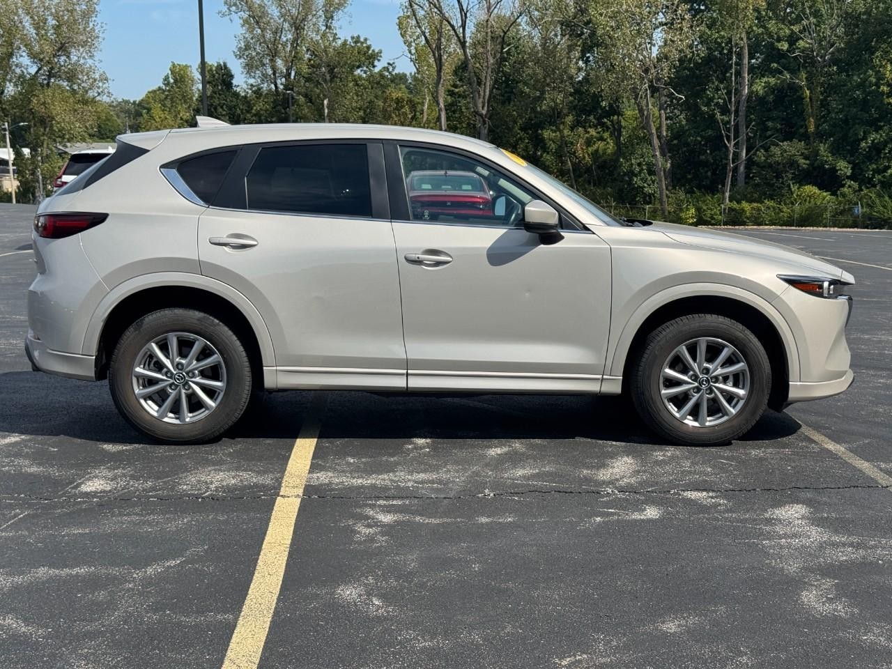 Mazda CX-5 Vehicle Full-screen Gallery Image 03