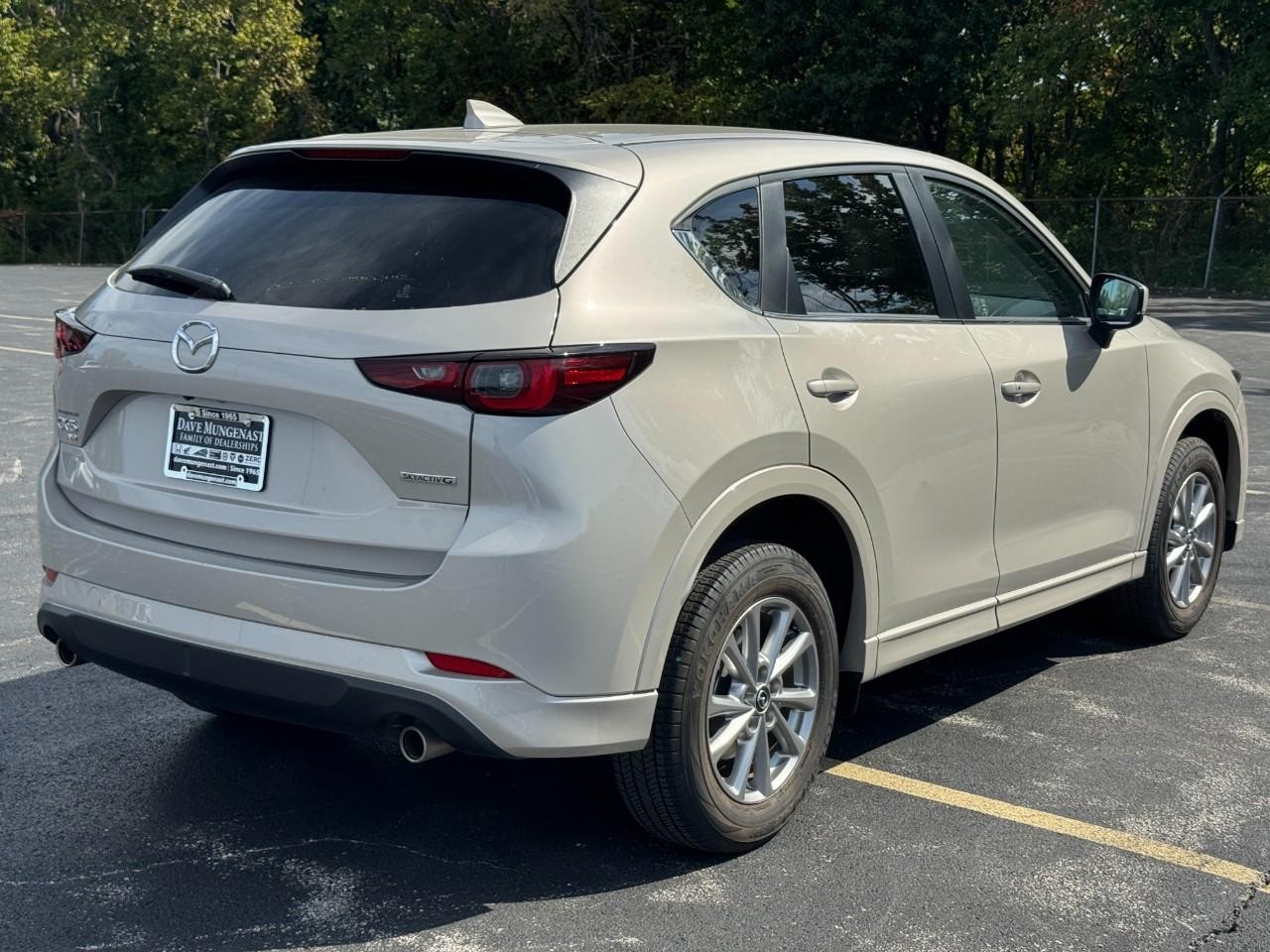 Mazda CX-5 Vehicle Full-screen Gallery Image 04