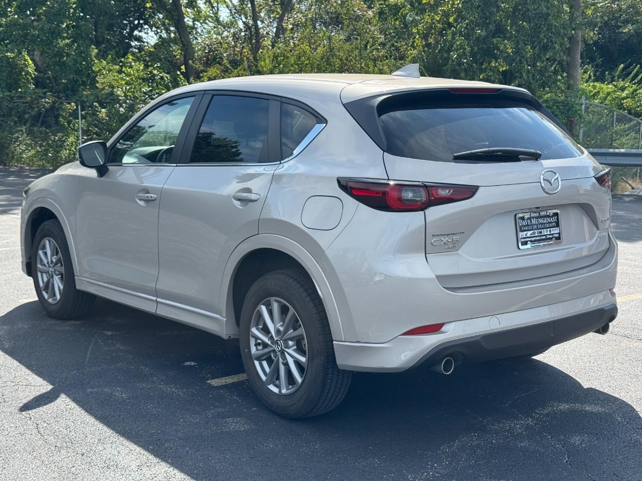 Mazda CX-5 Vehicle Full-screen Gallery Image 08
