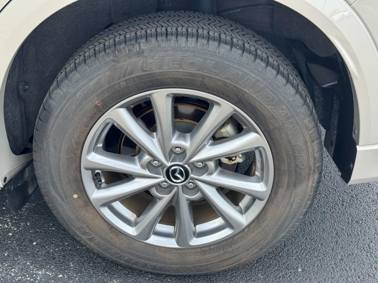 Mazda CX-5 Vehicle Full-screen Gallery Image 09
