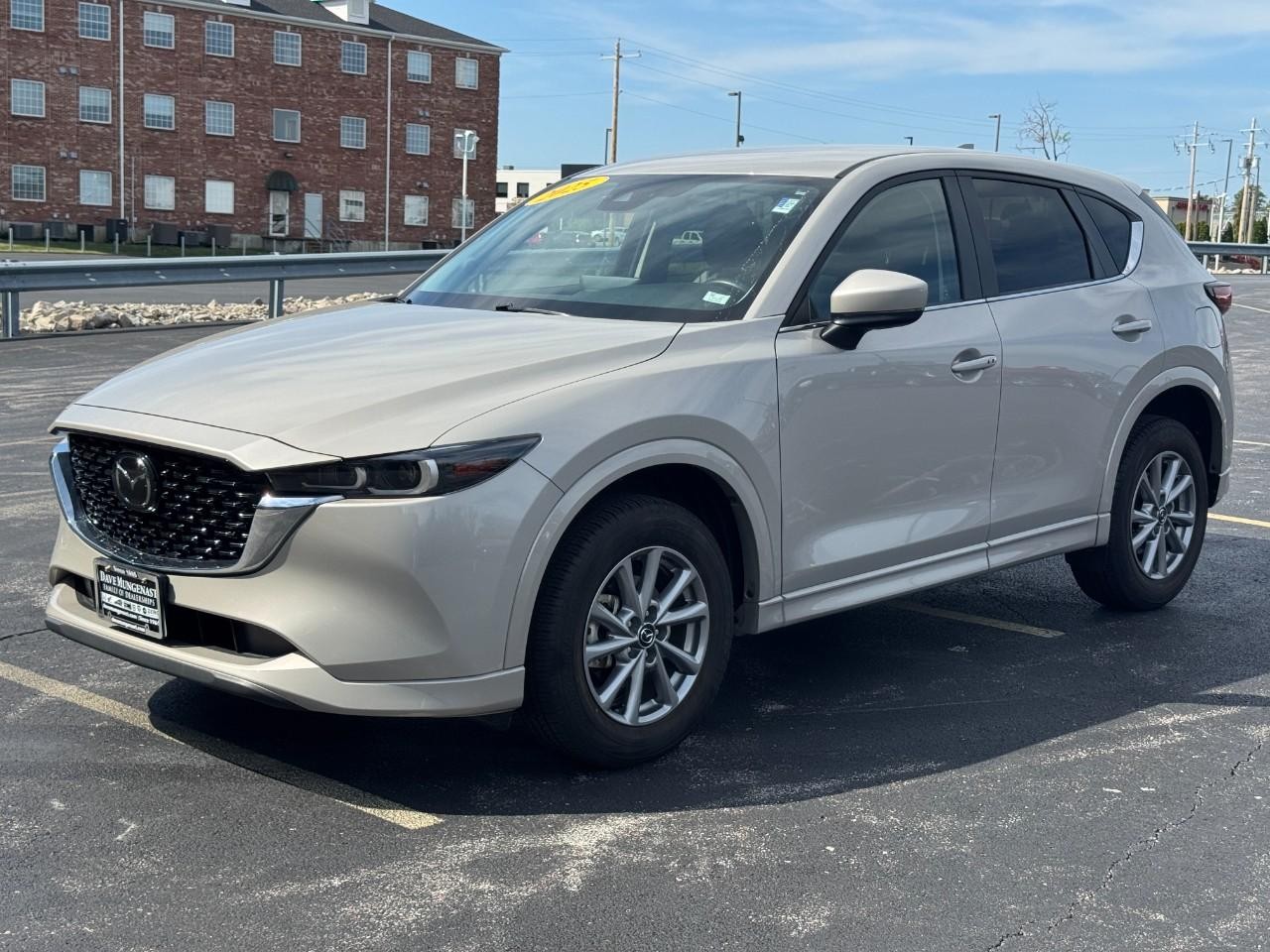 Mazda CX-5 Vehicle Full-screen Gallery Image 10