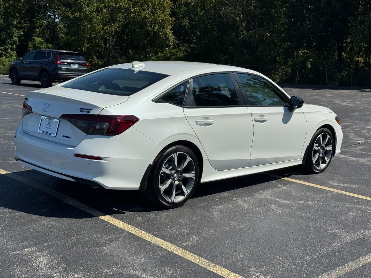 Honda Civic Sedan Hybrid Vehicle Full-screen Gallery Image 04