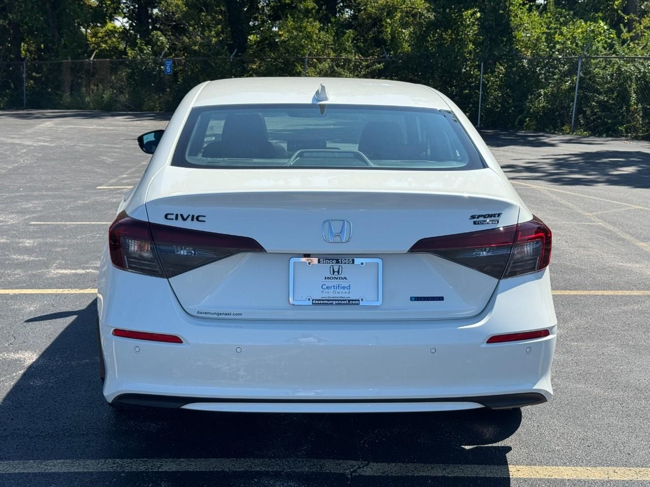 Honda Civic Sedan Hybrid Vehicle Full-screen Gallery Image 07
