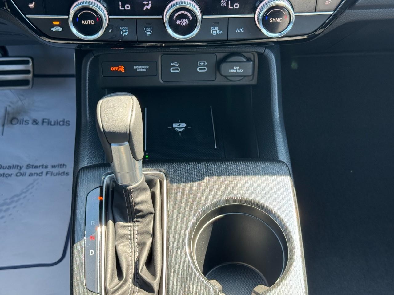 Honda Civic Sedan Hybrid Vehicle Full-screen Gallery Image 16