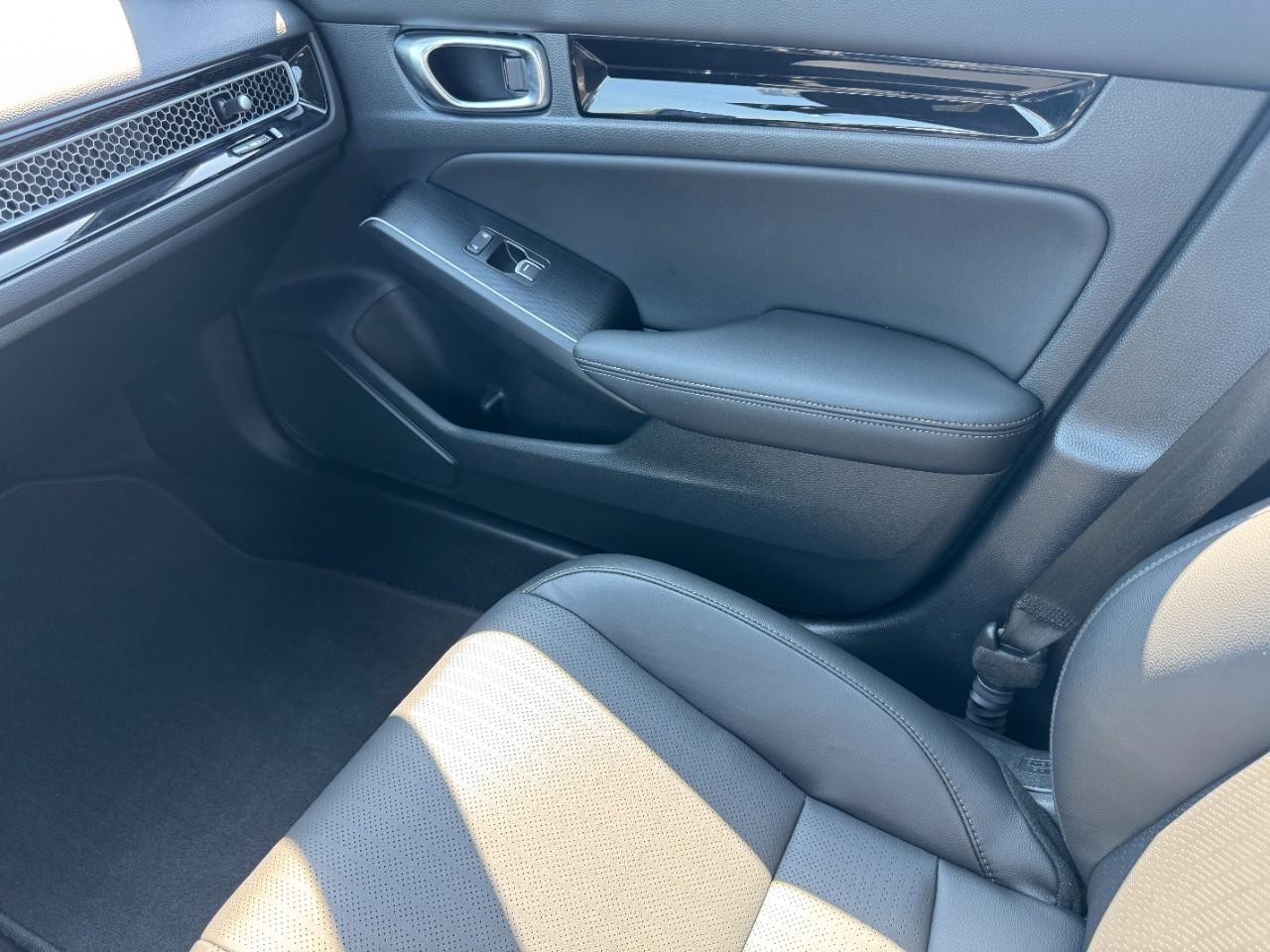 Honda Civic Sedan Hybrid Vehicle Full-screen Gallery Image 17