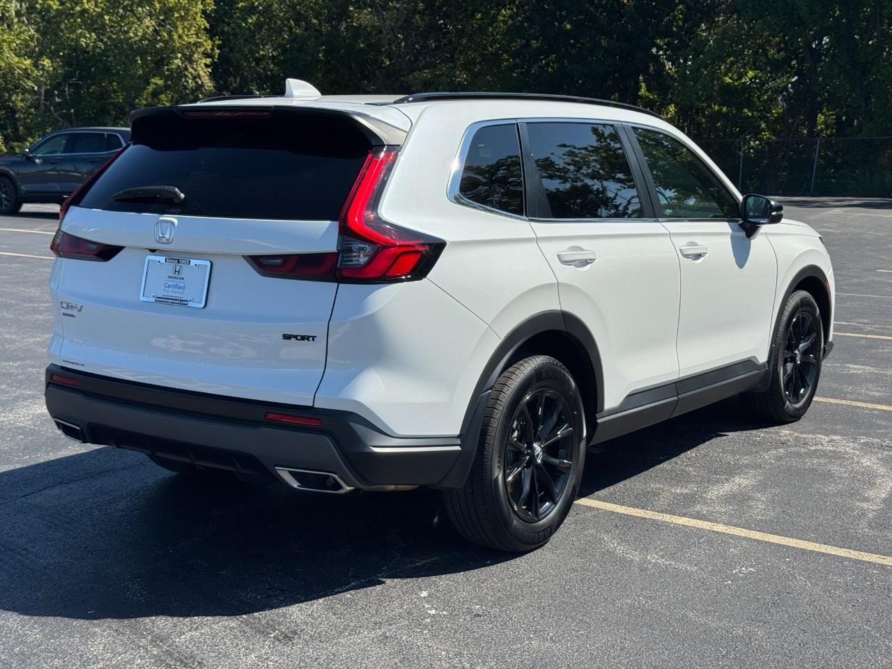 Honda CR-V Hybrid Vehicle Full-screen Gallery Image 04