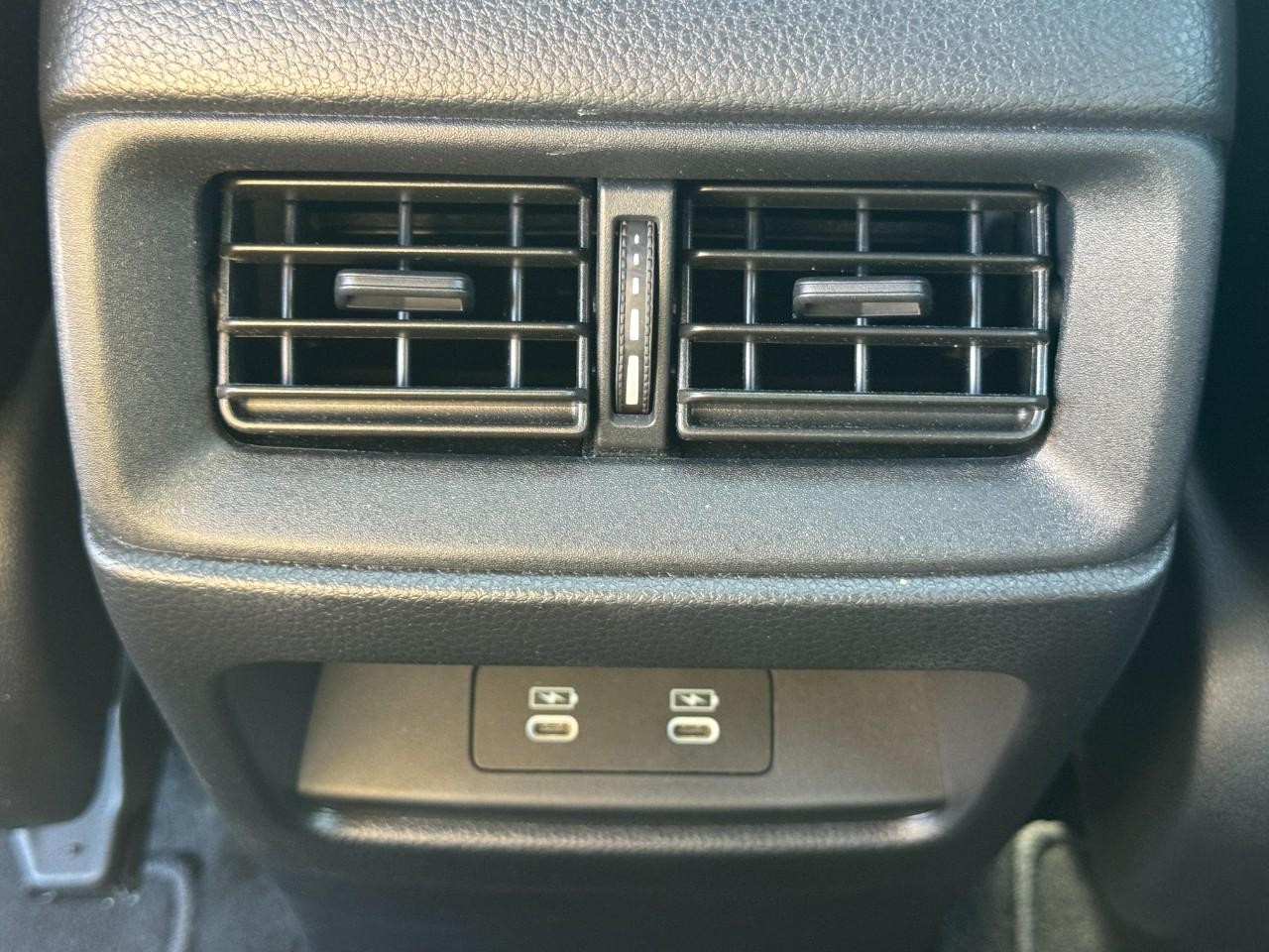 Honda CR-V Hybrid Vehicle Full-screen Gallery Image 13