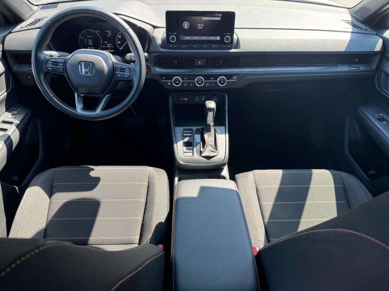 Honda CR-V Hybrid Vehicle Full-screen Gallery Image 14