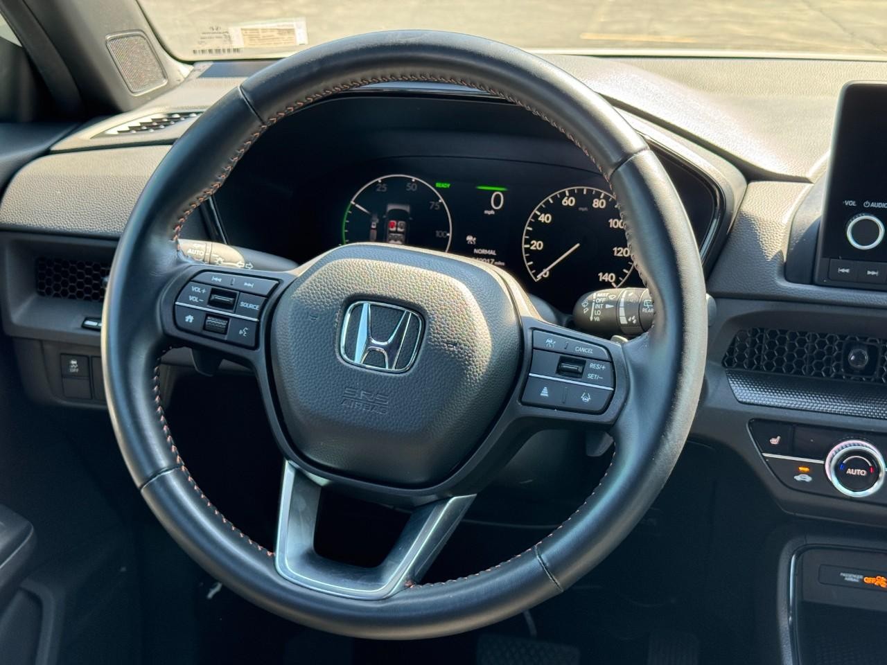 Honda CR-V Hybrid Vehicle Full-screen Gallery Image 15