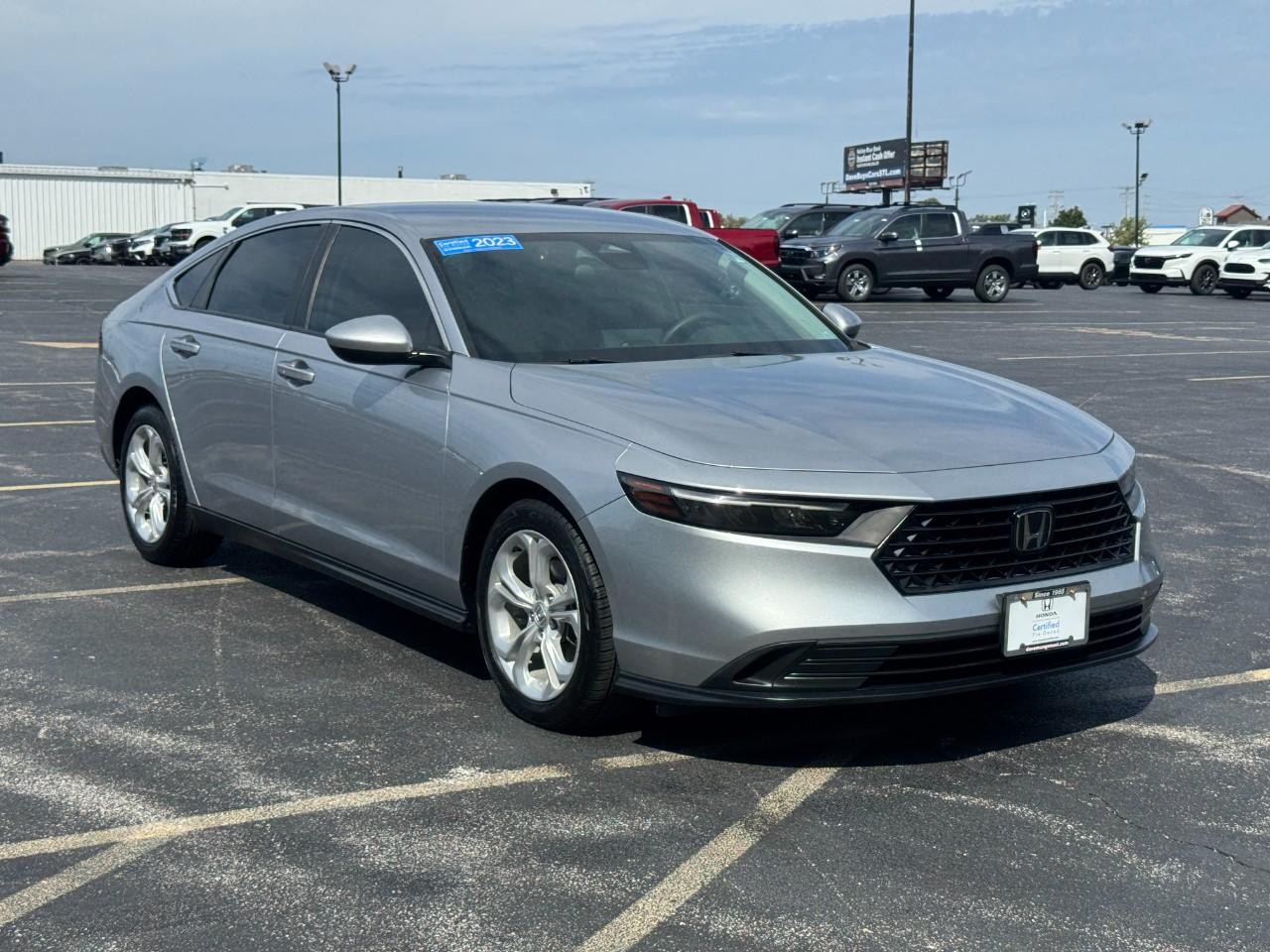 Honda Accord Sedan Vehicle Full-screen Gallery Image 02