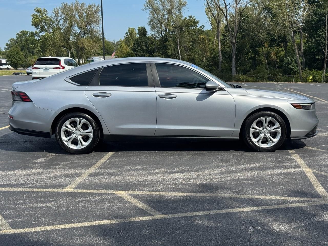 Honda Accord Sedan Vehicle Full-screen Gallery Image 03