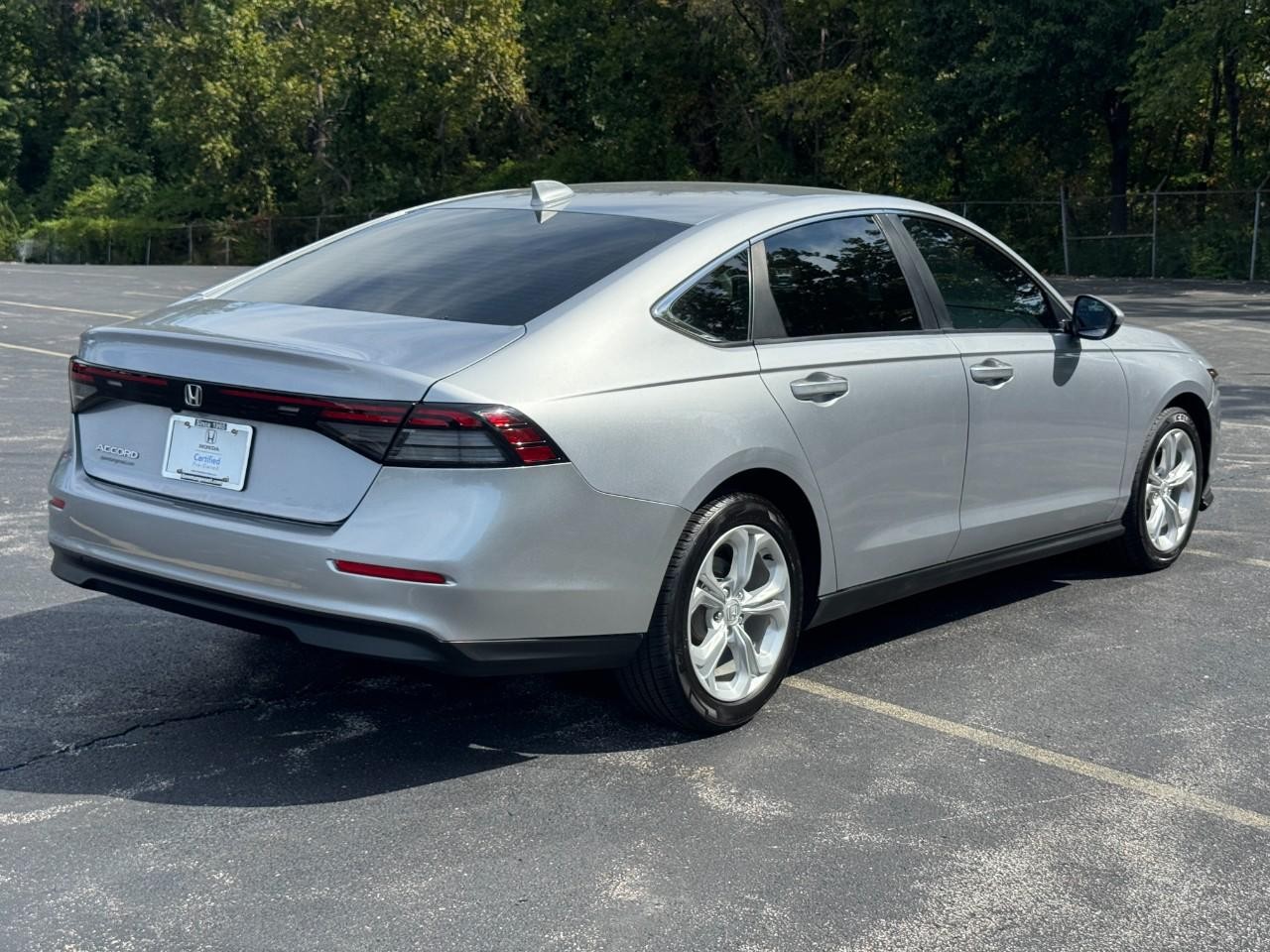 Honda Accord Sedan Vehicle Full-screen Gallery Image 04