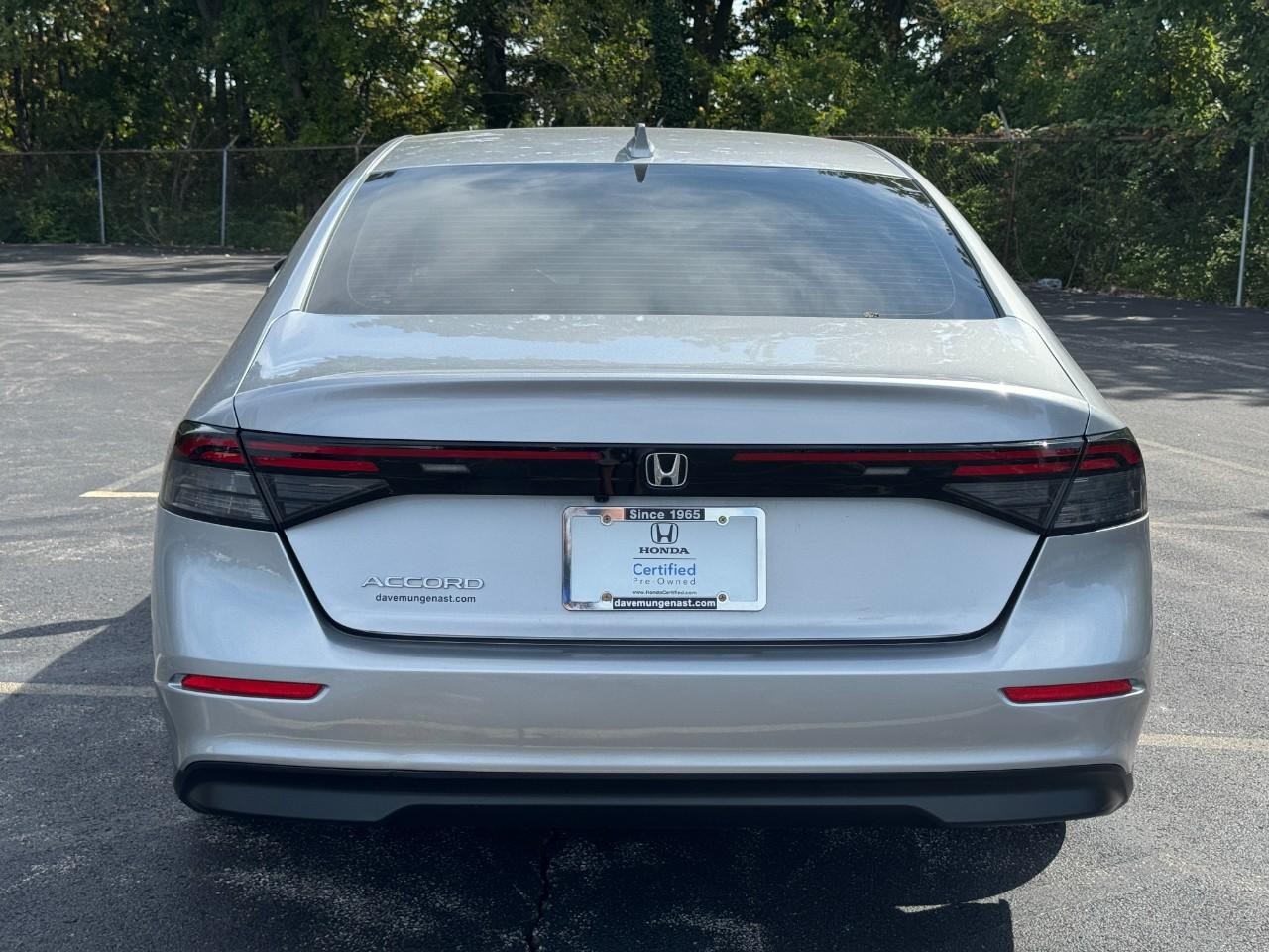 Honda Accord Sedan Vehicle Full-screen Gallery Image 06