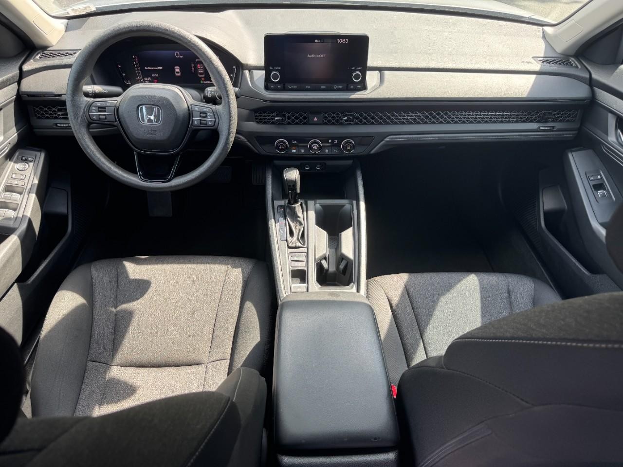 Honda Accord Sedan Vehicle Full-screen Gallery Image 12