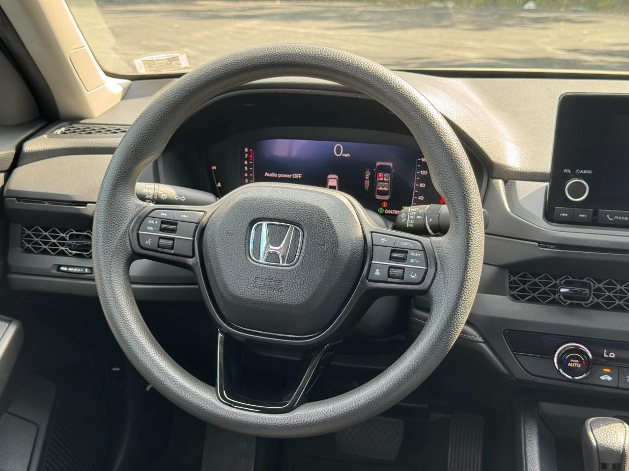 Honda Accord Sedan Vehicle Full-screen Gallery Image 13