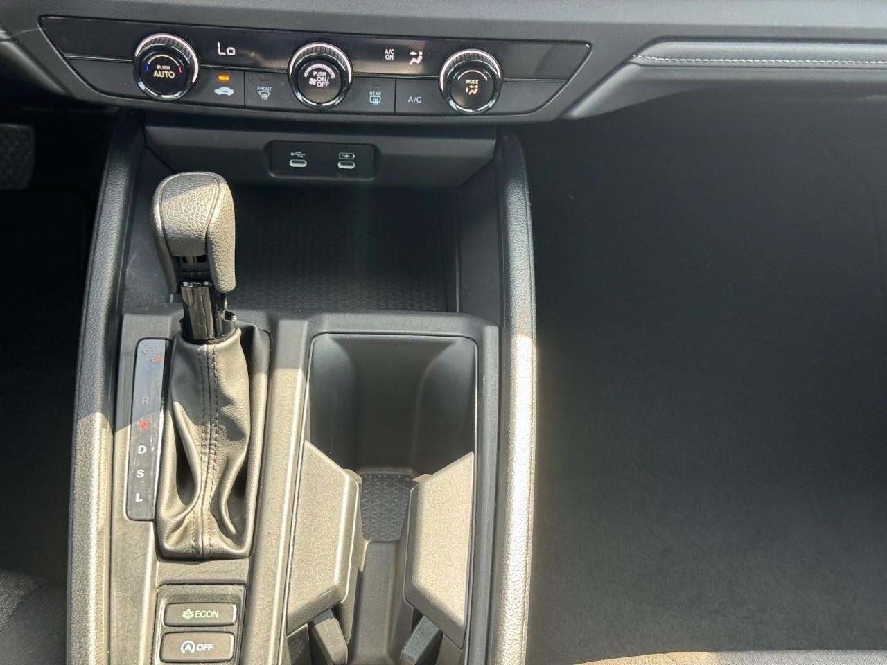 Honda Accord Sedan Vehicle Full-screen Gallery Image 15